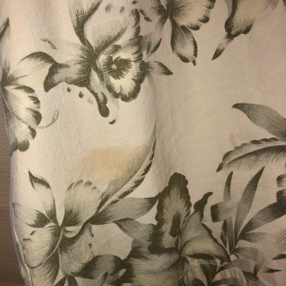 Two Men’s Size Large Tommy Bahama 💯 percent Silk Shirts - Picture 7 of 9